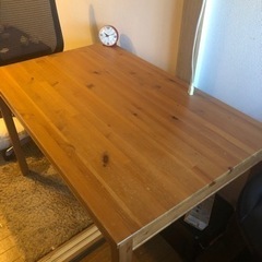 木製テーブル