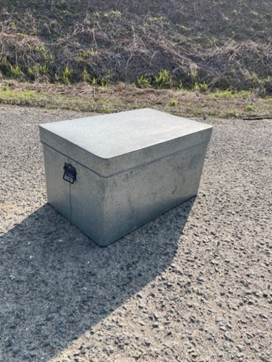 古いガンガン　2個あります　衣装ケース　古道具