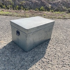 古いガンガン　2個あります　衣装ケース　古道具