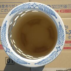 中古 USED 傘立て 陶器 花柄 花模様 透かし 玄関 収納 丸型 寸胴 お洒落 ヨーロッパ 手造り ハンドメイド ハンドペイント カントリー 輸入 エレガント アンティーク調の画像