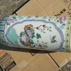 中古 USED 傘立て 陶器 花柄 花模様 綺麗 玄関 収納 丸型 寸胴 お洒落 ヨーロッパ 手造り ハンドメイド ハンドペイント カントリー 輸入 エレガント アンティーク調の画像