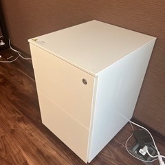 鍵付きの袖机 デスクワゴン