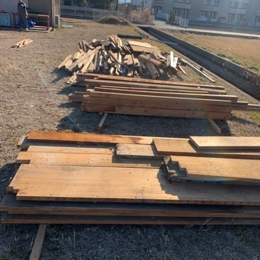 木材　解体古材　足板　床板　薄い板　増築　リフォーム　最適　大きなサイズ　長い　短い　沢山　大量　解体　リフォーム　DIY いろいろ