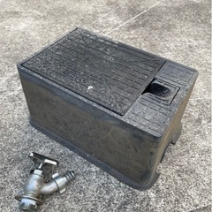 散水栓ボックスと上向きの蛇口セット