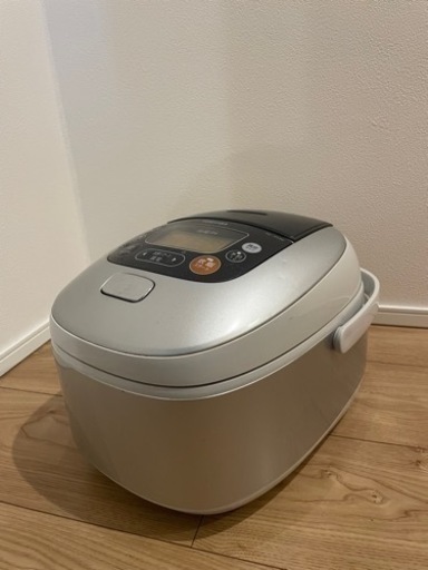東芝の炊飯器　5.5合炊き　真空IH保温釜　ジャンク品