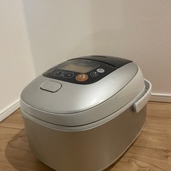 東芝の炊飯器　5.5合炊き　真空IH保温釜　ジャンク品