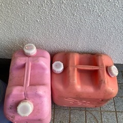 ポリタンク2個