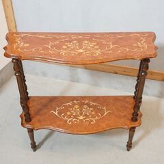 イタリー調のコンソールテーブルです。エレガントな象嵌細工の