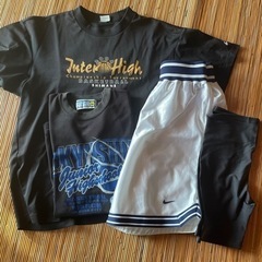 お話し中　Ｔシャツなど　バスケ用？