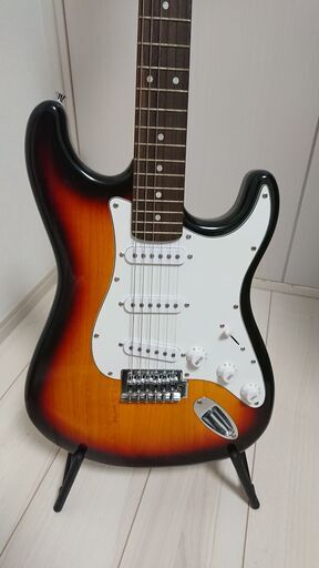 お値打ち! エレキギター ストラトタイプ(ギグバック、ストラップ、チューナー付)