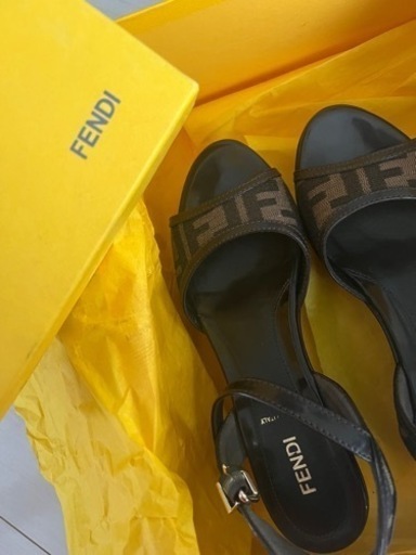 FENDIサンダル