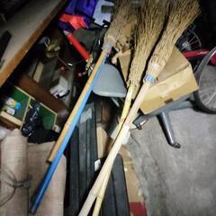 【仮〆】鉄くず配線、竹箒、長テーブル、その他の画像