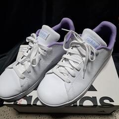 adidas　スニーカー　23.5　ほんの数回使用の画像