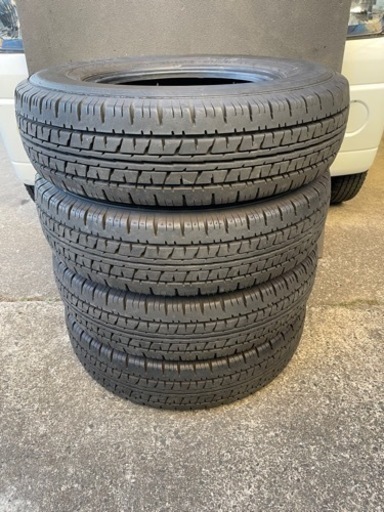 はめ替え工賃込み！ダンロップ195/80R15 107/105L LT 山あり中古4本セット！21年22年製！ハイエース、キャラバン