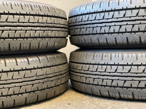 はめ替え工賃込み！ダンロップ195/80R15 107/105L LT 山あり中古4本セット！21年22年製！ハイエース、キャラバン