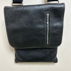 レザーのショルダーバッグを売ります。の画像