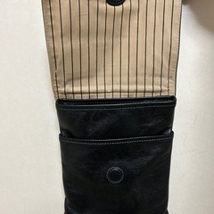 レザーのショルダーバッグを売ります。の画像
