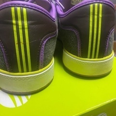 adidasスニーカーの画像