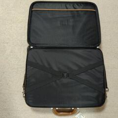 パソコン鞄ハードタイプ☆中は綺麗ですが外は傷汚れございます。肩ひも付の画像