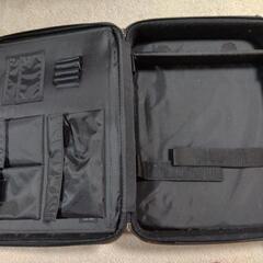 パソコン鞄ハードタイプ☆中は綺麗ですが外は傷汚れございます。肩ひも付の画像