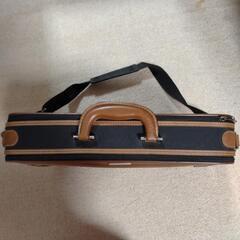 パソコン鞄ハードタイプ☆中は綺麗ですが外は傷汚れございます。肩ひも付の画像