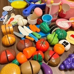 おままごとセット　切れる野菜　炊飯器　ポット　フルーツ　寿司　ケーキなどの画像