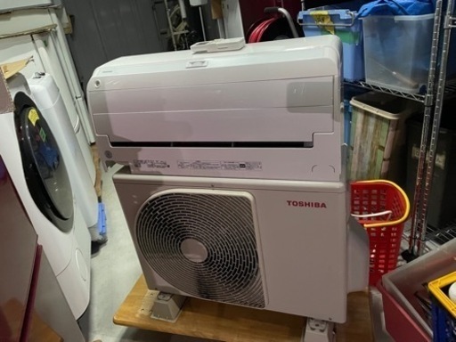 【値下げ！！】TOSHIBA 14畳用　4.0kwエアコン　RAS-F401RT(W) 2019年製