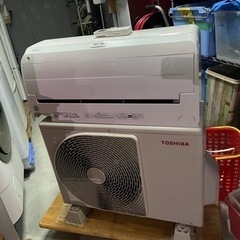 【値下げ！！】TOSHIBA 14畳用　4.0kwエアコン　RAS-F401RT(W) 2019年製 