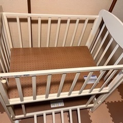 【価格下げました！KATOJI】中古美品　ベビーベッド ミニ立ちベッドの画像