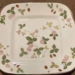 【中古良品】ウェッジウッドボーンチャイナ★ワイルドストロベリー★大皿の画像