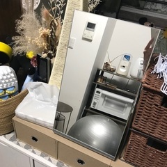 IKEA 鏡の画像