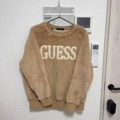 GUESSふわふわトレーナー　ベージュ