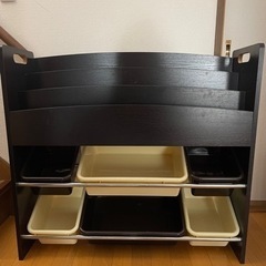 本、おもちゃ　収納棚の画像