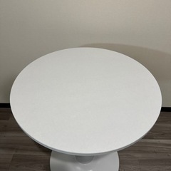 カフェテーブル　白　W60cm×H73.5cmの画像