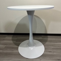 カフェテーブル　白　W60cm×H73.5cmの画像