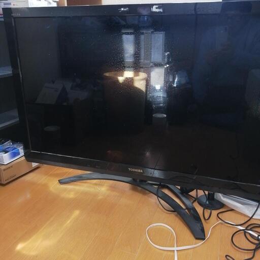 2点セット　①液晶テレビ　東芝　形名４２z２　２０１１年製　リモコン付き　Ｂ-CASカード２枚付き　アンテナケーブルなし　動作確認済み　購入価格時２５万　②ブルブル振動マシーン　ミックスワンダーウェーブ　２０２１製　動作確認済み　購入価格時２万　2点セット共に中古品なので使用感あります、新品、美品を求める方はトラブル防止の為、取り引きお断りしますのでご遠慮ください　単品のみの取り引きには対応してません　2点セット全部買い取りしてくれる方のみ問い合わせに応じます。 値引きなどしてません　オマケ付き7品