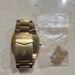 Nixon ニクソン　腕時計　ゴールドの画像