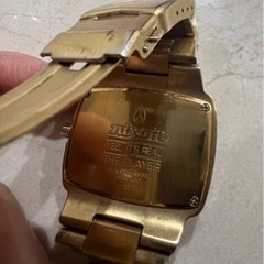 Nixon ニクソン　腕時計　ゴールドの画像