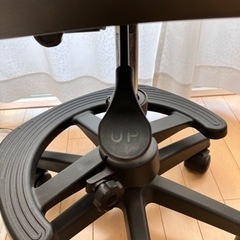 小学生から中学生、大人も使える椅子の画像