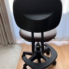 小学生から中学生、大人も使える椅子の画像