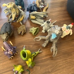 ウルトラマン　怪獣15体　と壊れた12体の画像