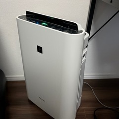 シャープ加湿空気清浄機2021年製　プラズマクラスター　KC J50 Wの画像