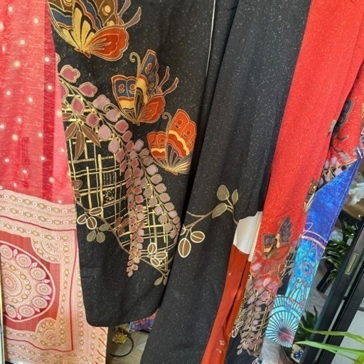 成人式　着物　振袖　金箔羽ばたく蝶々柄　『帯ヒモつき』