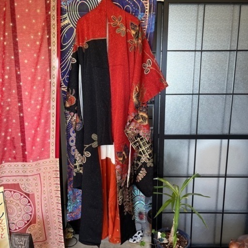 成人式　着物　振袖　金箔羽ばたく蝶々柄　『帯ヒモつき』
