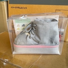 子ども靴タイプのペン立てメガネ入れの画像