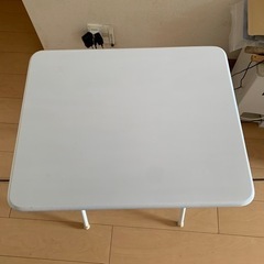 折りたたみテーブル