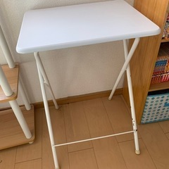 折りたたみテーブルの画像