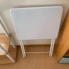 折りたたみテーブルの画像
