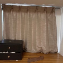 ベージュのカーテン