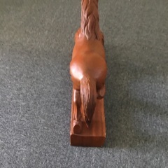 木彫りの馬　展示処分品の画像